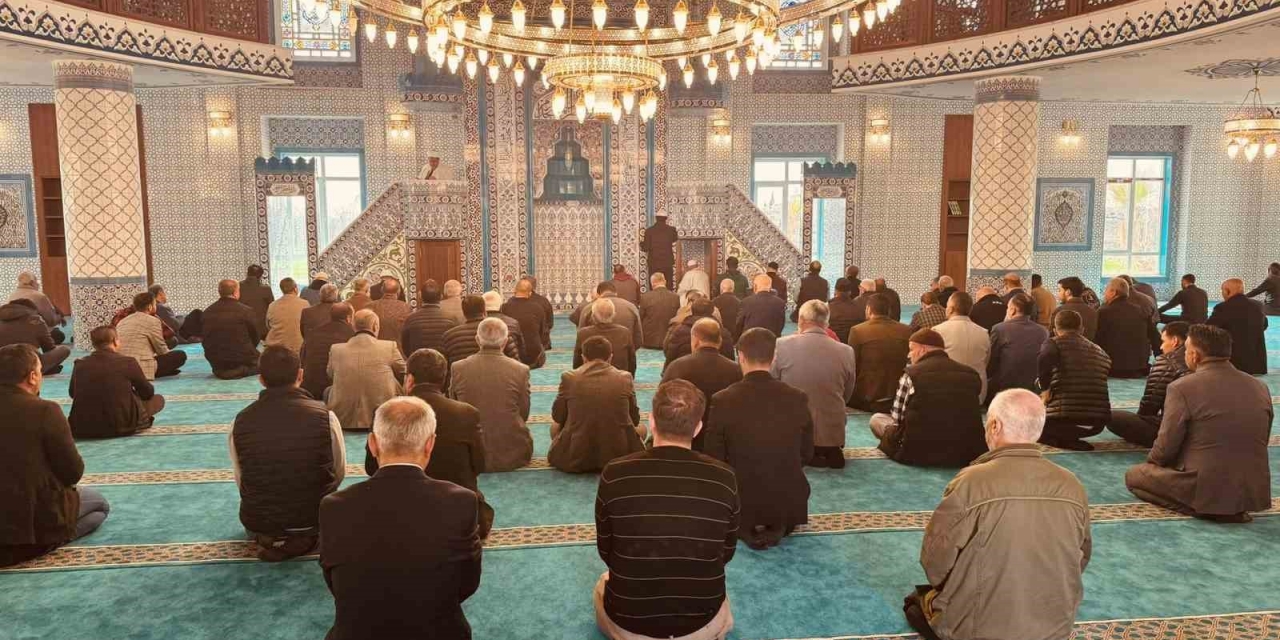 Birecik’te Yapılan Cami Külliyesinde İlk Namaz Kılındı