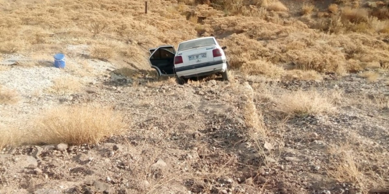 Otomobil Tarlaya Uçtu