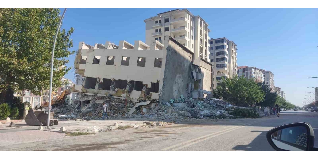 Malatya’da Asrın Felaketinin İzleri Siliniyor