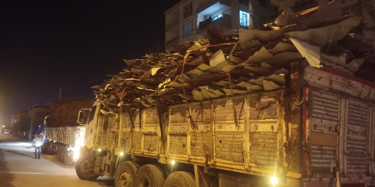 Gölbaşı’nda Trafiği Tehlikeye Atan Hurda Yüklü Tırlara Ceza