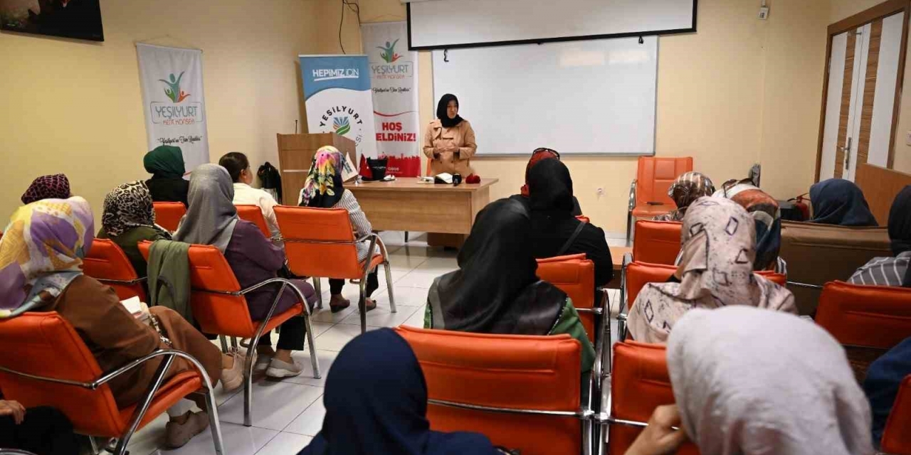 Yeşilyurt Kent Konseyinde Düzenlenen Seminere Yoğun İlgi