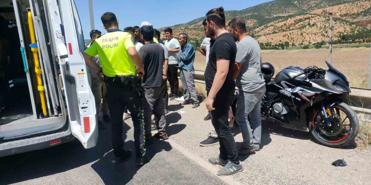 Gölbaşı’nda Otomobil İle Motosiklet Çarpıştı: 2 Yaralı