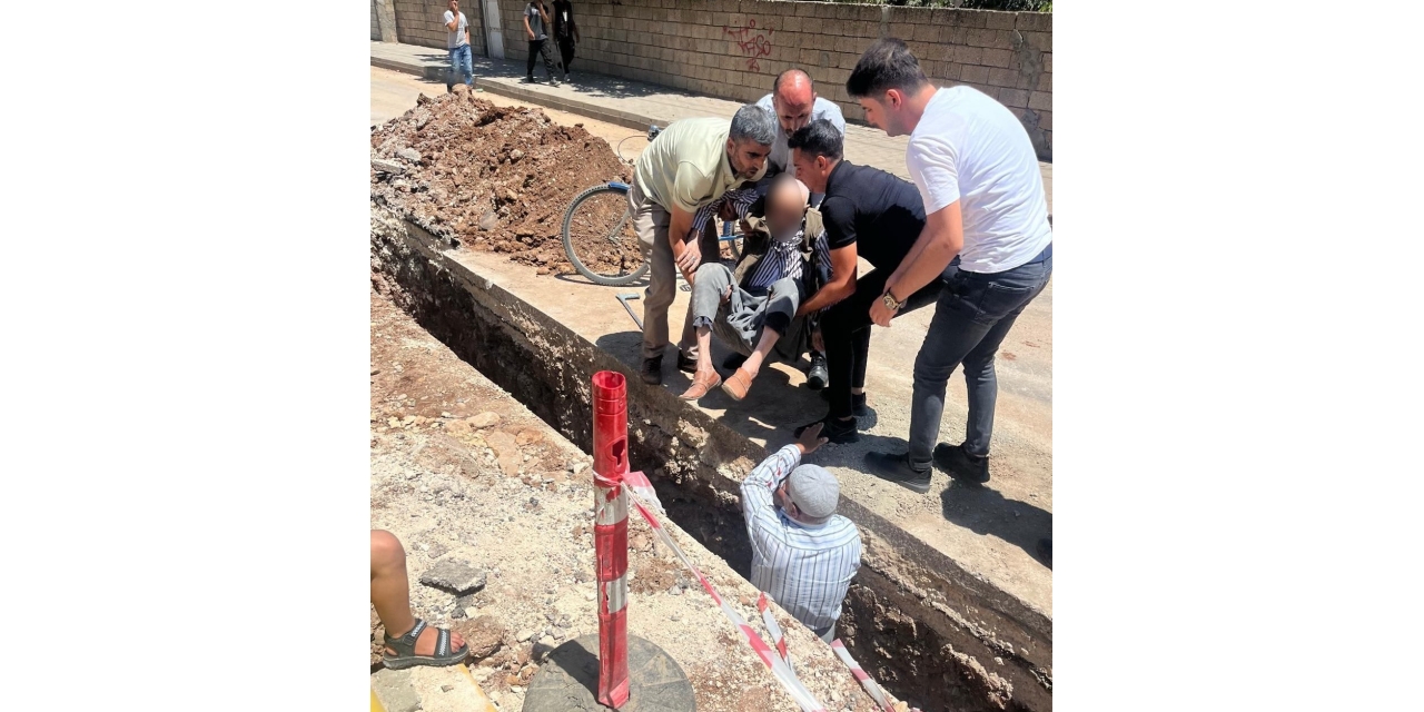 Yaşlı Adam Alt Yapı Çukuruna Düştü