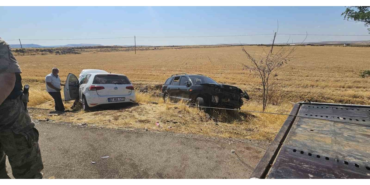 Gaziantep’te 2 Araç Kafa Kafaya Çarpıştı: 6 Yaralı