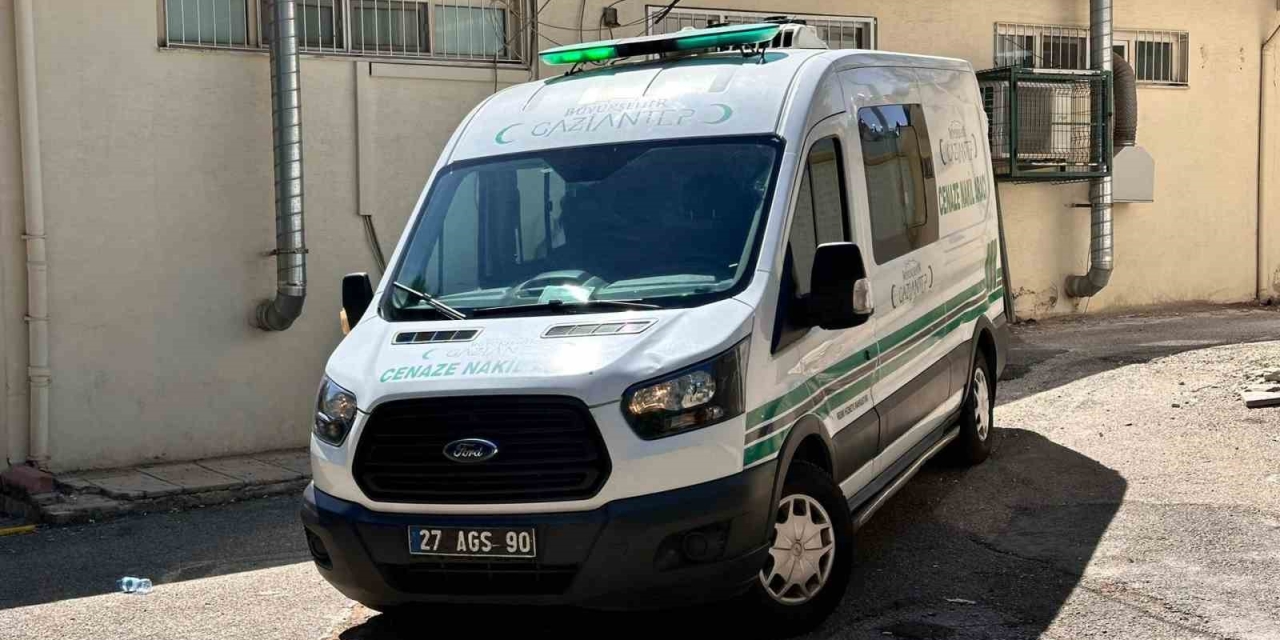 Otomobil Traktöre Arkadan Çarptı: 2 Ölü, 3 Yaralı