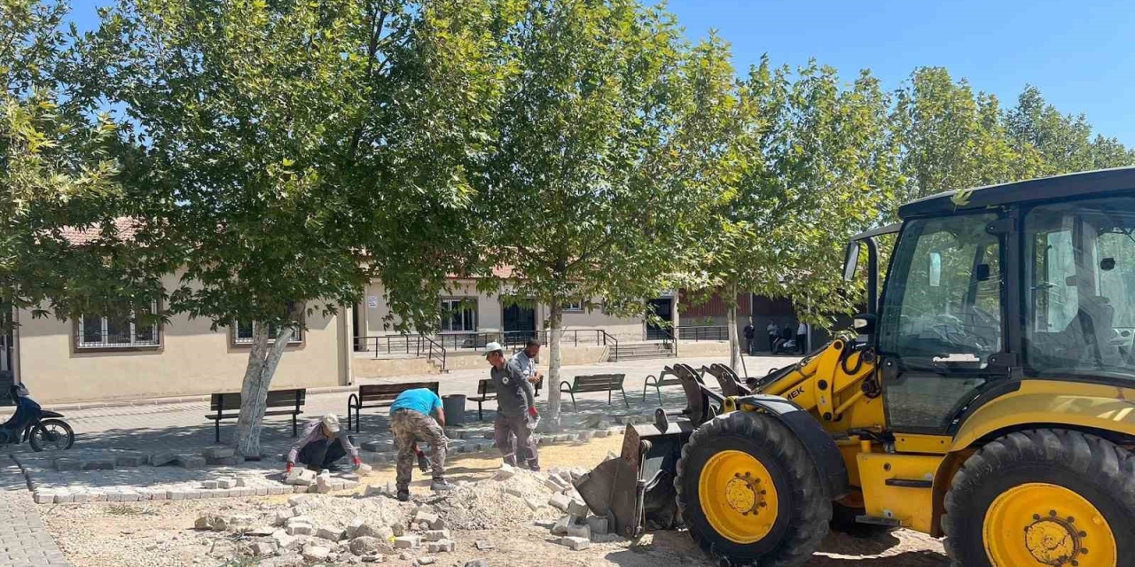 Araban İlçe Mezarlığında Çevre Düzenlemesi Çalışmaları Devam Ediyor