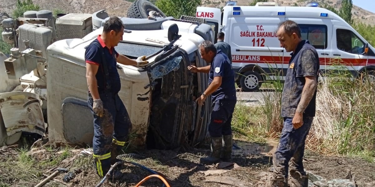 Çimento Mikseri Devrildi: 2 Yaralı