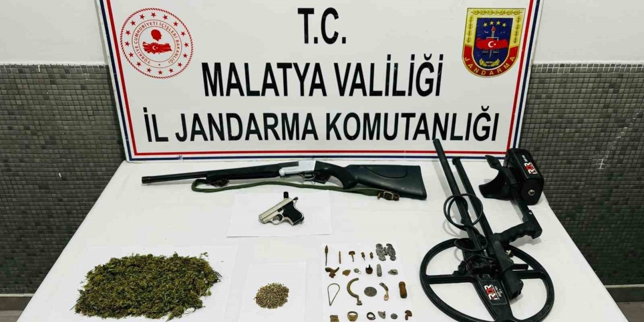 Jandarmadan Tarihi Eser Ve Uyuşturucu Operasyonu