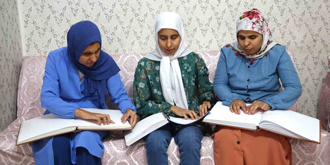 Görme Engelli Kardeşlerin Kur’an-ı Kerim Aşkı İmrendiriyor