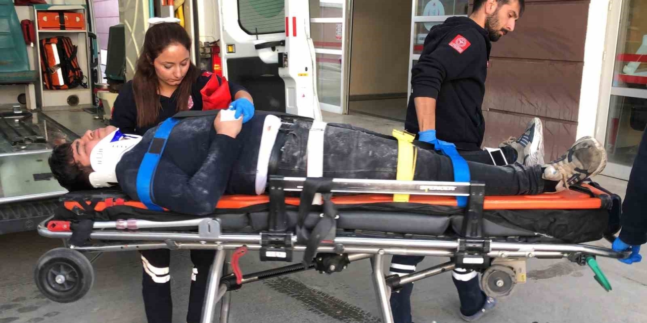 Birinci Kattan Düşen İşçi Yaralandı