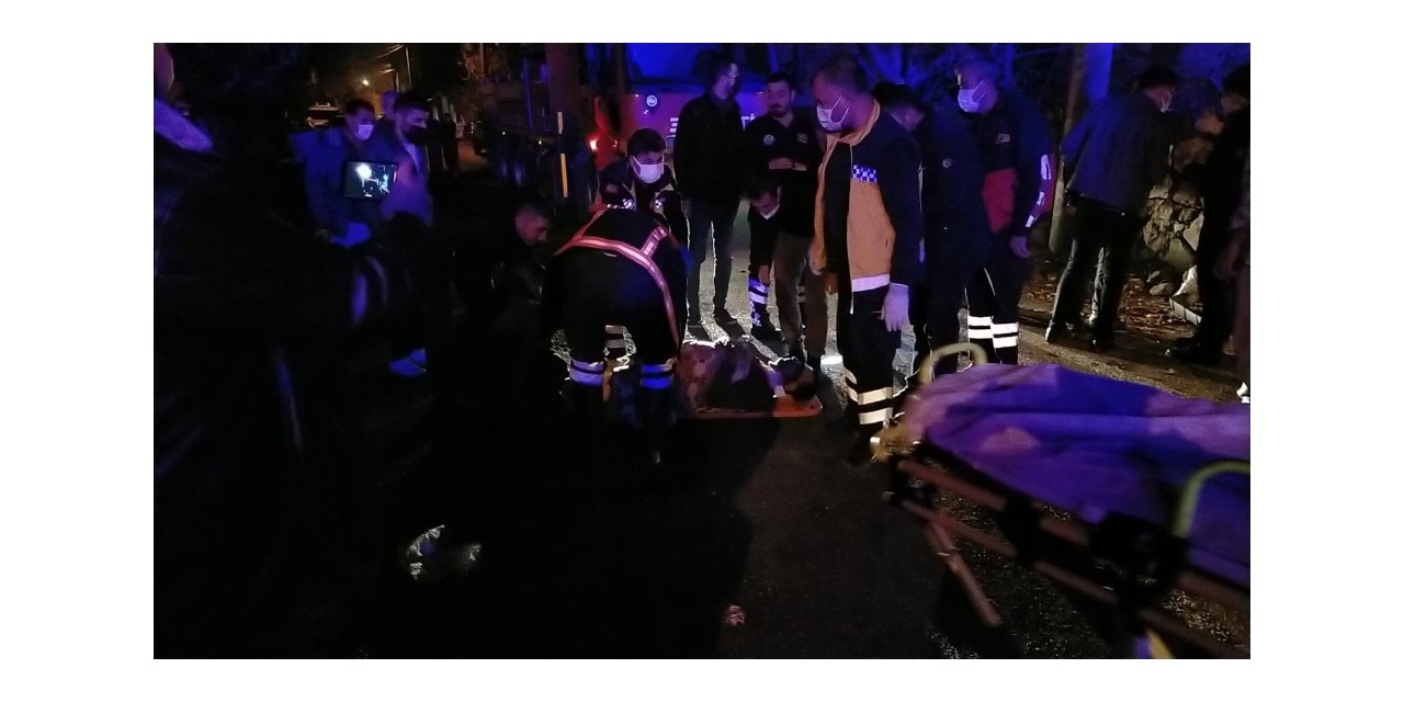 Kontrolden Çıkan Minibüs Bahçe Duvarına Çarptı: 3 Yaralı