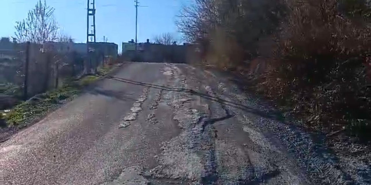 Beton Mikserleri Asfaltı Bozuyor, Kazalara Davetiye Çıkarıyor