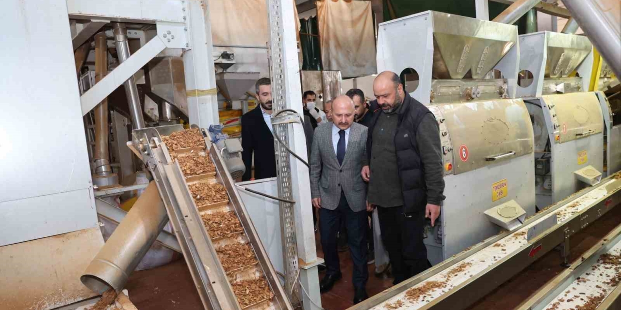 Vali Varol, Fabrikalarda İncelemelerde Bulundu