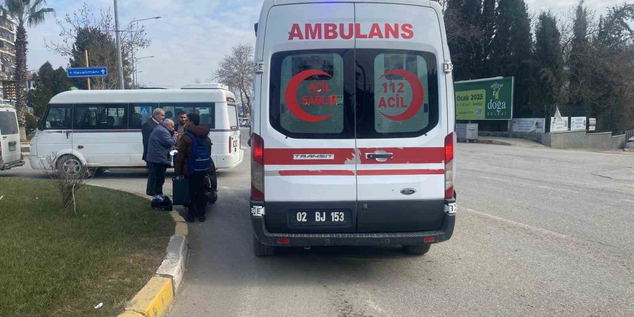 Kamyonet İle Motosiklet Çarpıştı: 1 Yaralı