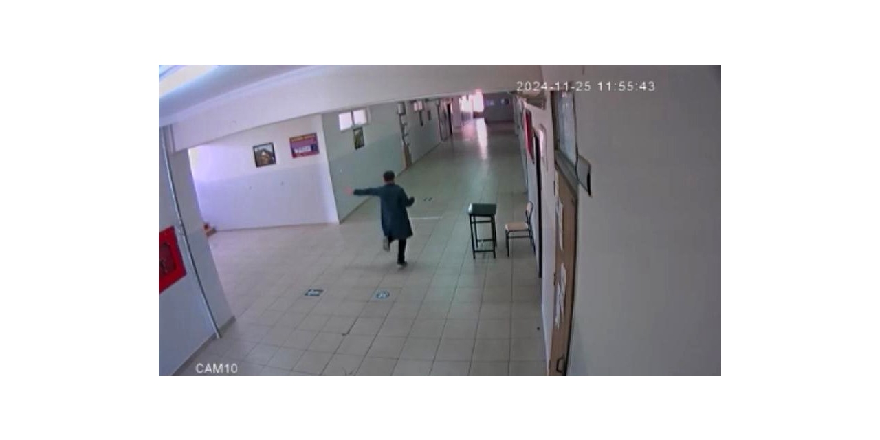 Nöbetçi Öğrenci Okulda Can Sıkıntısını Halay Çekerek Atlattı