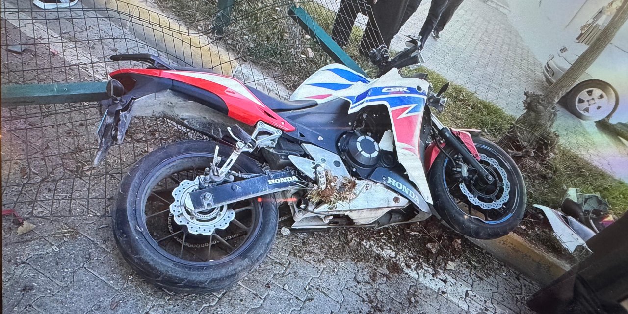 Motosiklete Çarpan Araç Olay Yerinden Kaçtı