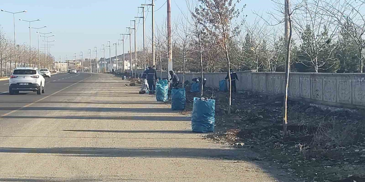 Diyarbakır’da Kent Girişlerinde Temizlik Çalışması