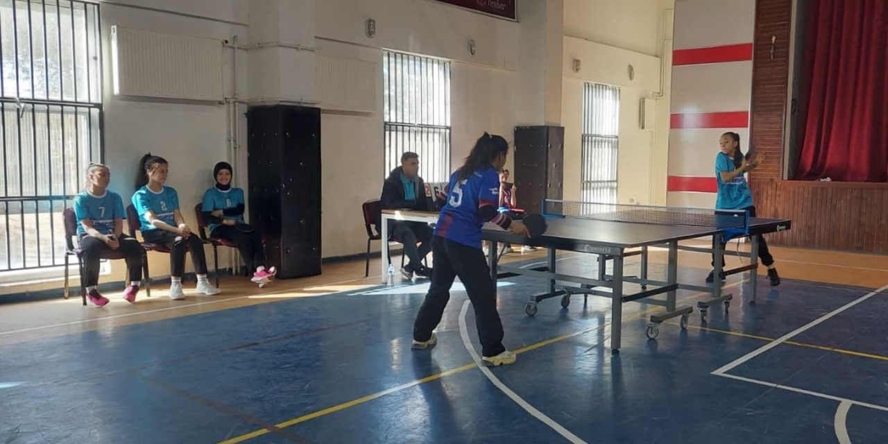 Dumlupınar Ortaokulu Yıldız Kız Masa Tenisinde Şampiyon Oldu