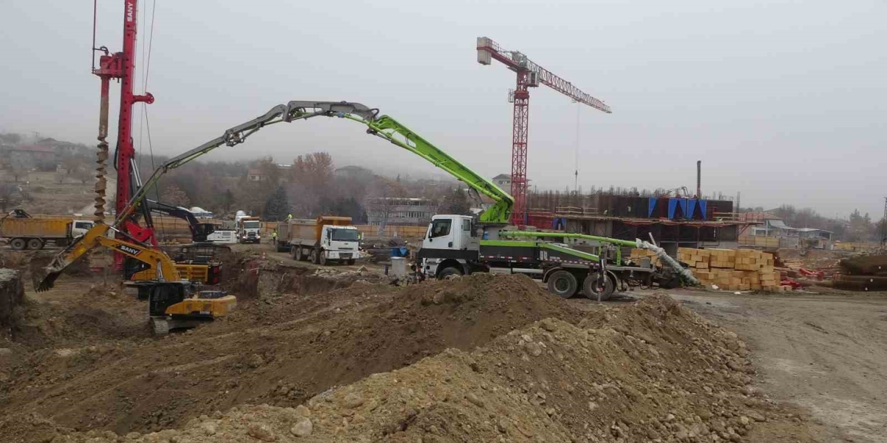 Malatya’da Depremin Yıktığı Başpınar’da İnşaatlar Yükseliyor