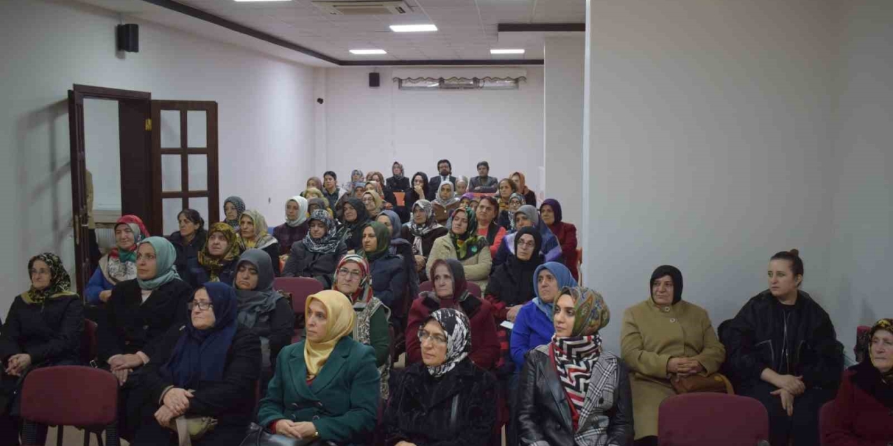 Kadın Akademisi Programının İlk Dersi Medya Okuryazarlığı