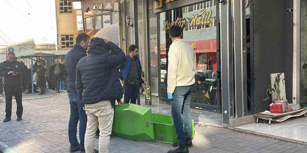 Tıraş Olmaya Gittiği Kuaförde Öldürüldü