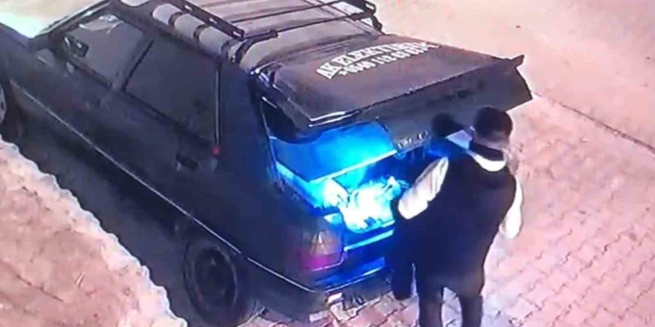 Şanlıurfa’da Park Halindeki Otomobilden Hırsızlık