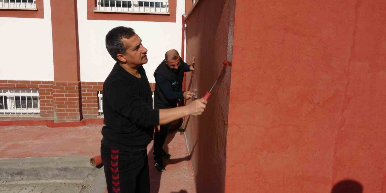Fedakar Öğretmenler Ara Tatili Okulda Çalışarak Geçirdi