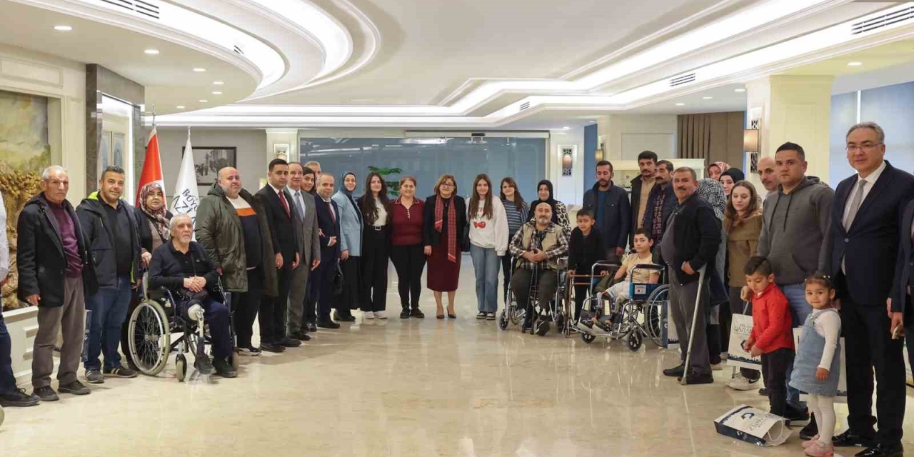 Farklı İllerden Gelen Depremzedelerden Başkan Şahin’e Vefa Ve Teşekkür Ziyareti