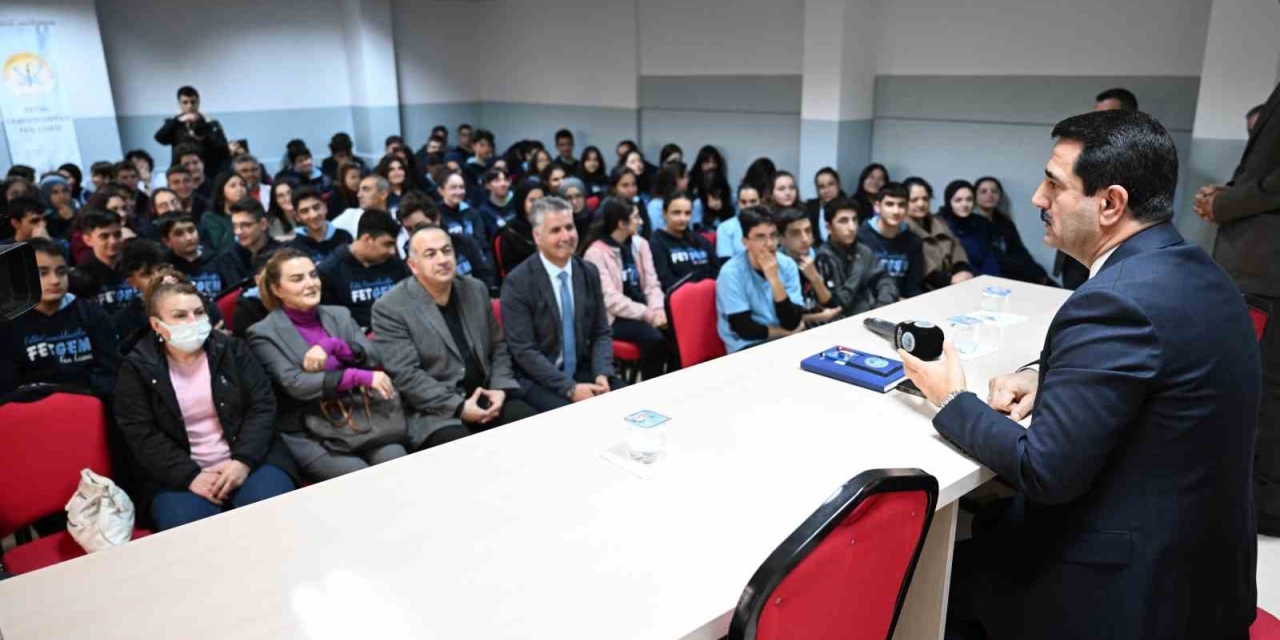 Başkan Taşkın, Kariyer Günlerinde Öğrencilere Tavsiyelerde Bulundu