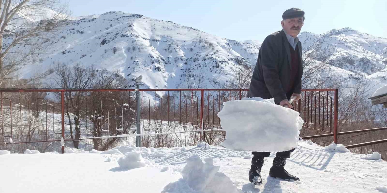 Malatya’da Kar Kalınlığı 1 Metreyi Geçti, Zorlu Mücadele Dronla Görüntülendi