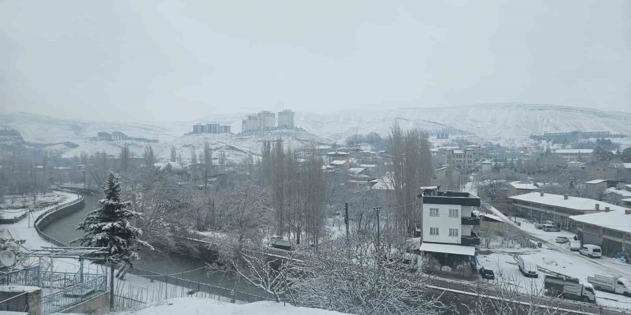 Darende’de Kar Yağışı Sonrası Kartpostallık Görüntüler Oluştu