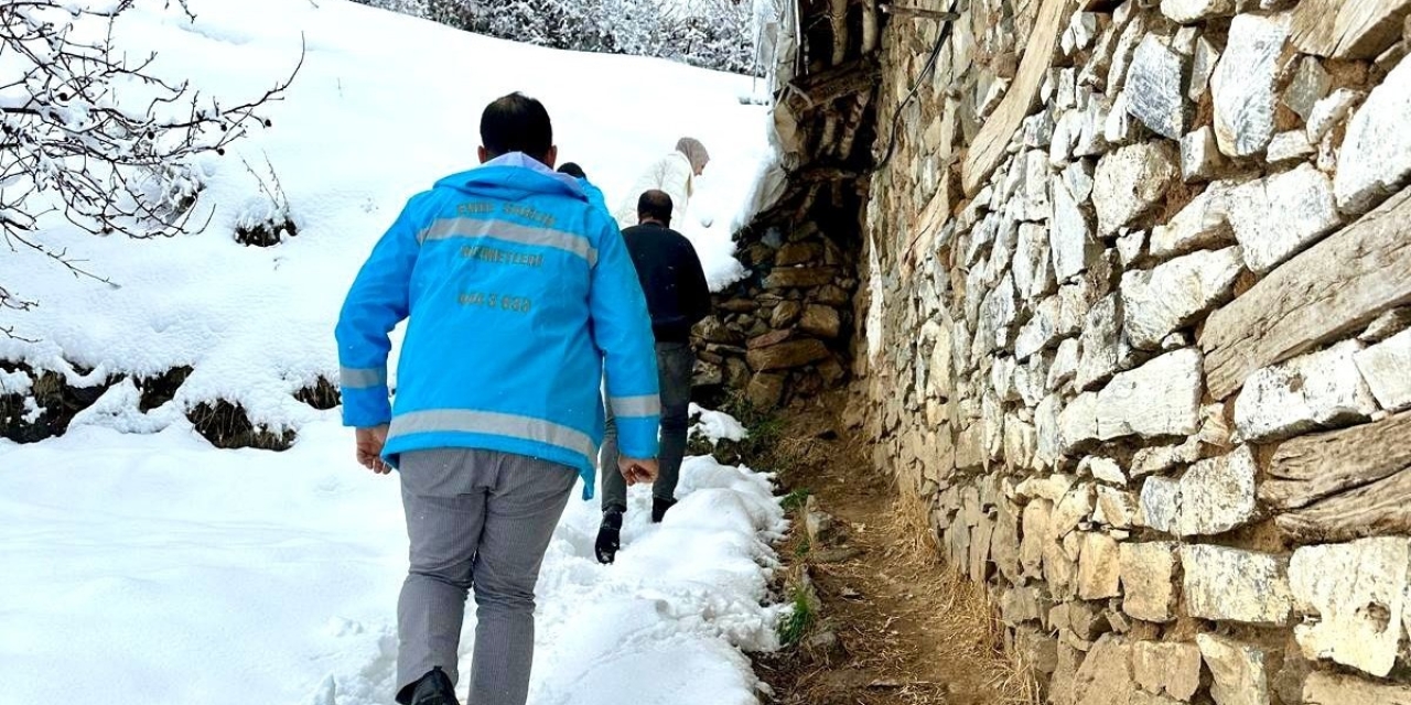 Malatya’da Karlı Yollar Yaşlı Kadın İçin Aşıldı