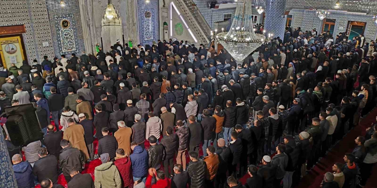 Peygamberler Şehri Şanlıurfa’da Berat Kandili Coşkusu