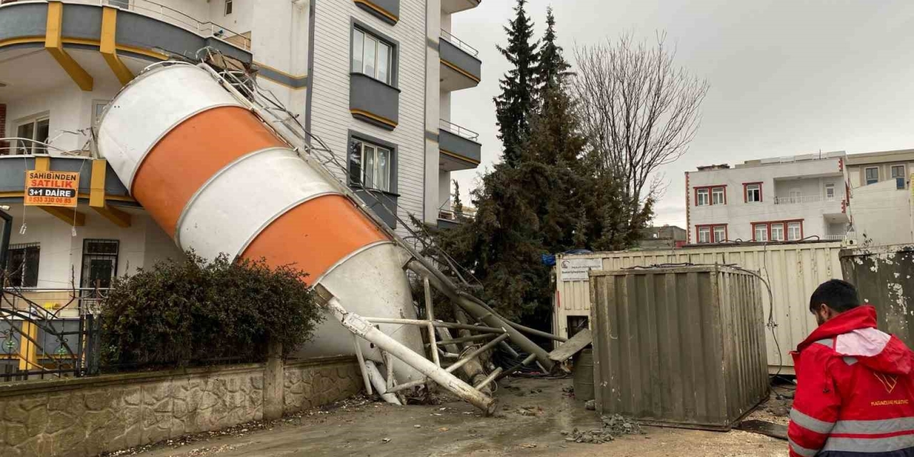 Adıyaman’da Beton Silosu Devrildi