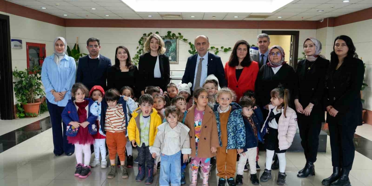 Üniversitenin Uygulama Anaokulu Öğrencilerinden Rektör Keleş’e Ziyaret