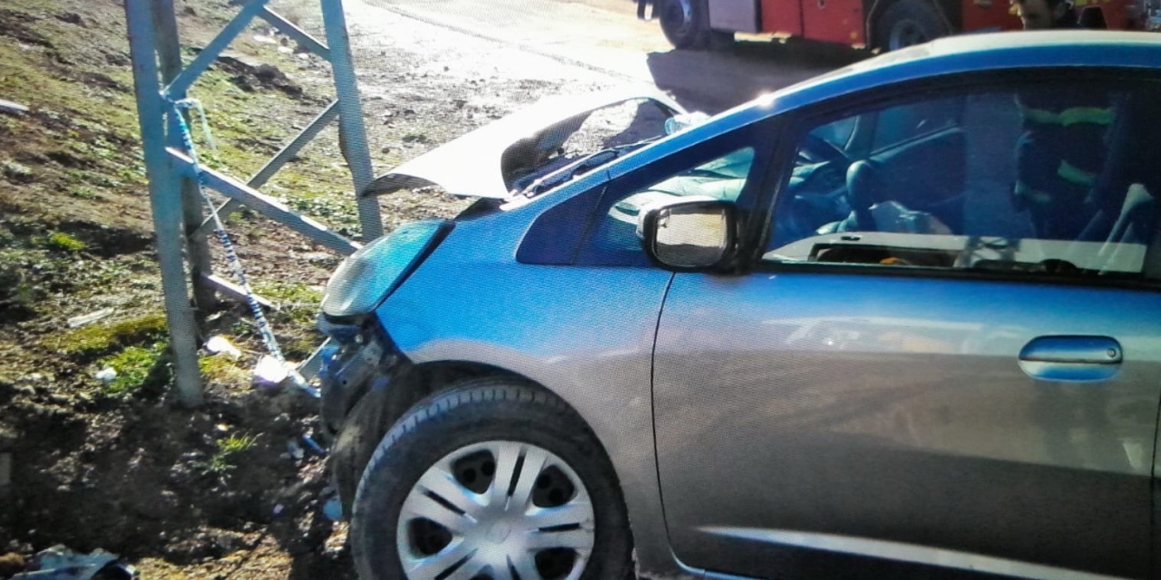 Otomobil Elektrik Direğine Çarptı: 1 Yaralı