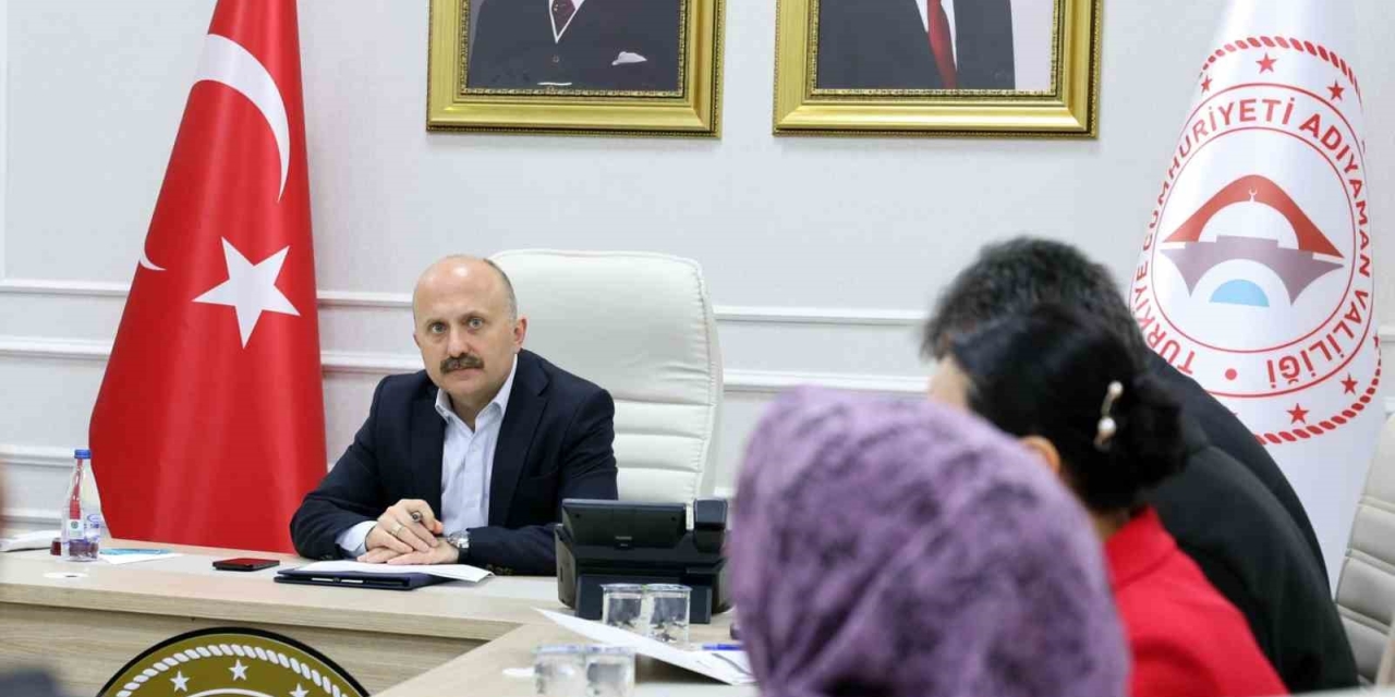 Vali Osman Varol, İş Arayan Vatandaşlarla Bir Araya Geldi