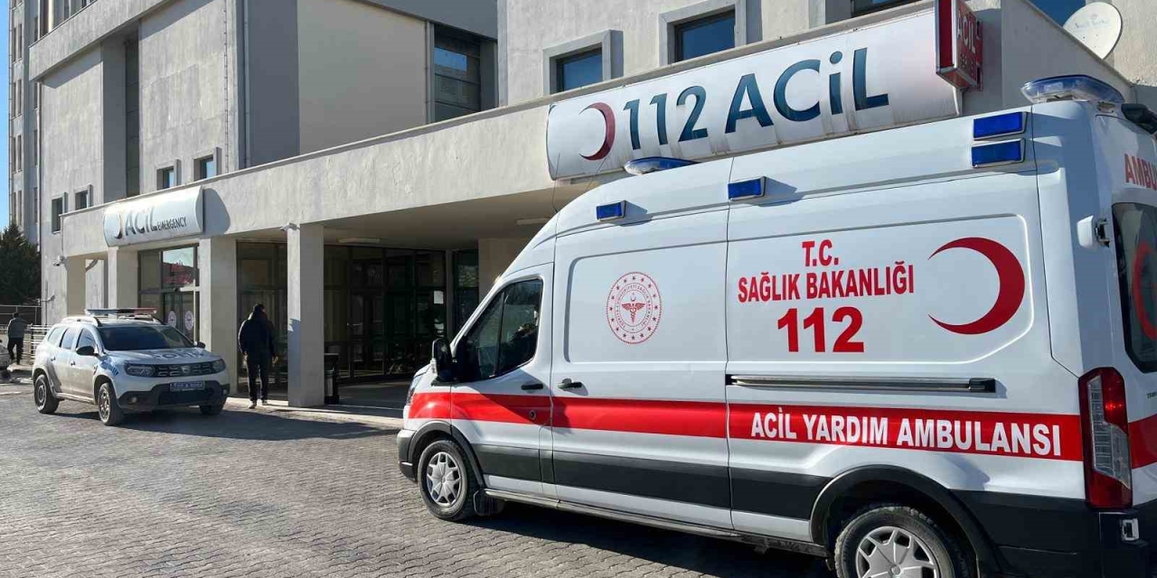 Besni’de Otomobilin Çarptığı Çocuk Yaralandı