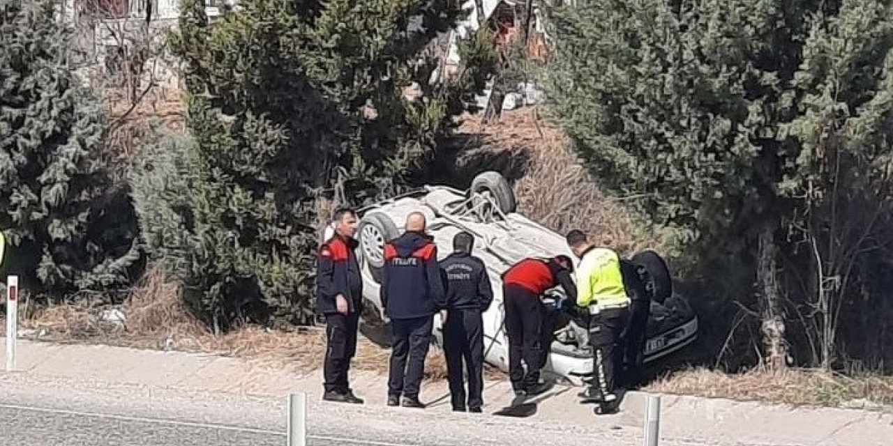 Otomobil Takla Atarak Şarampole Yuvarlandı