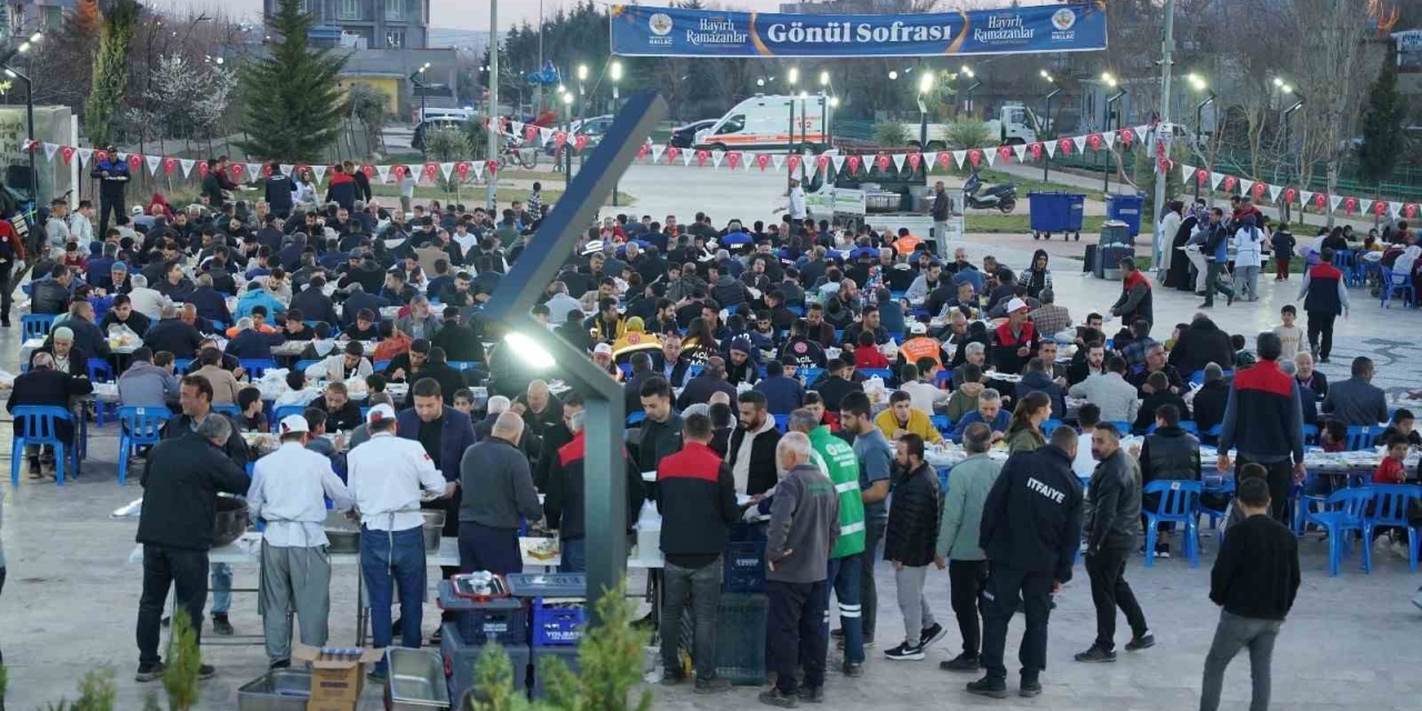 Kahta Belediyesi Gönül Sofrası’na Yoğun İlgi