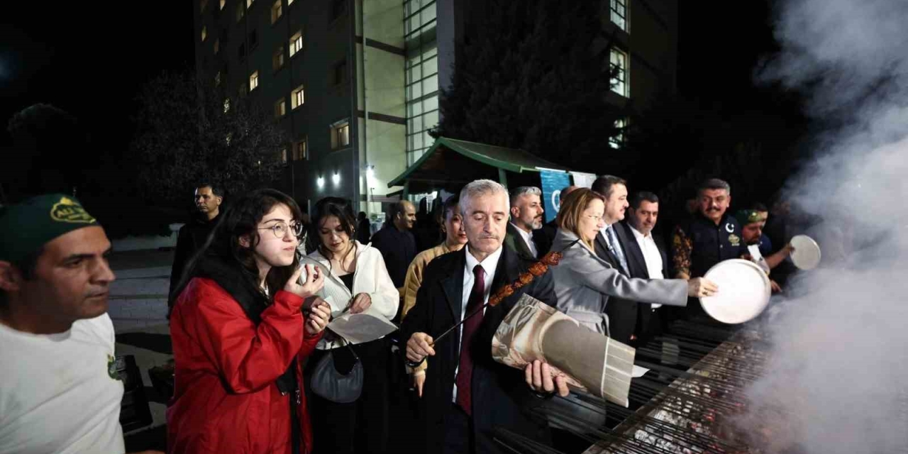 Şahinbey Belediyesi’nden Öğrencilere Sahur İkramı
