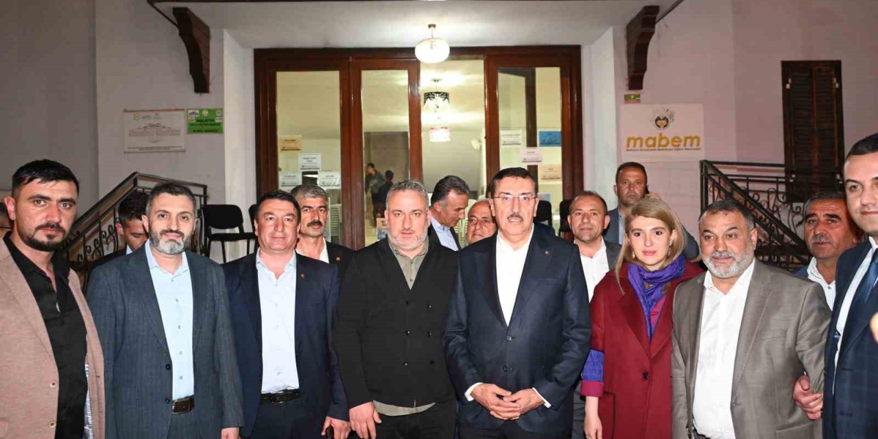 Milletvekili Ölmeztoprak, İftar Programında Mahalle Muhtarları İle Bir Araya Geldi