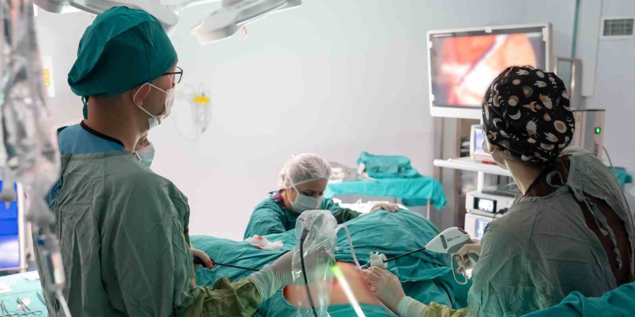 Karın Ağrısıyla Gitti, Rahminden 7 Kiloluk Tümör Çıktı