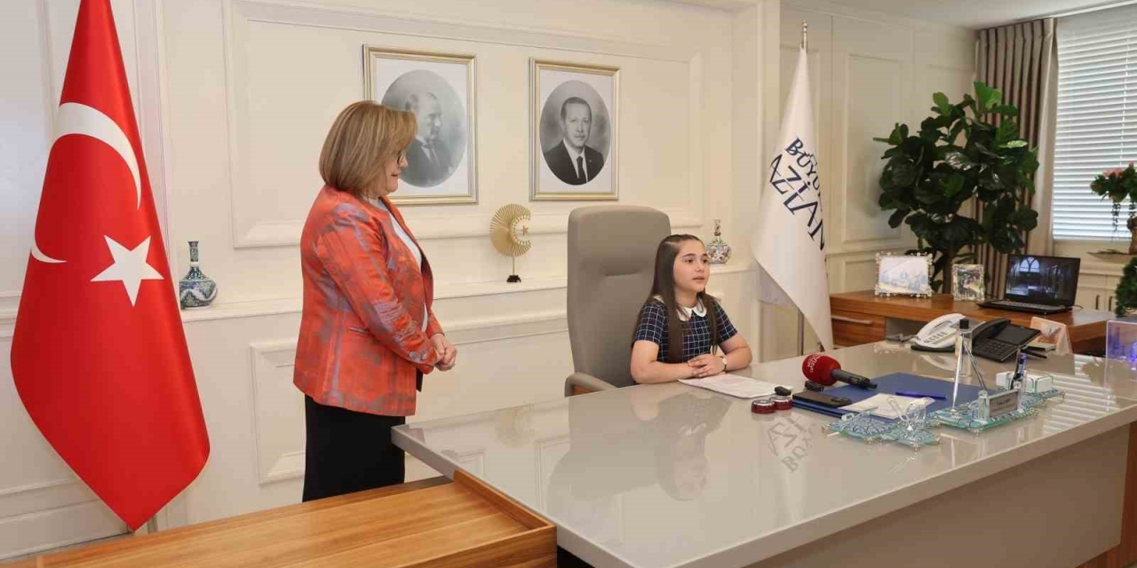 Şahin Makamını Minik Azra’ya Devretti