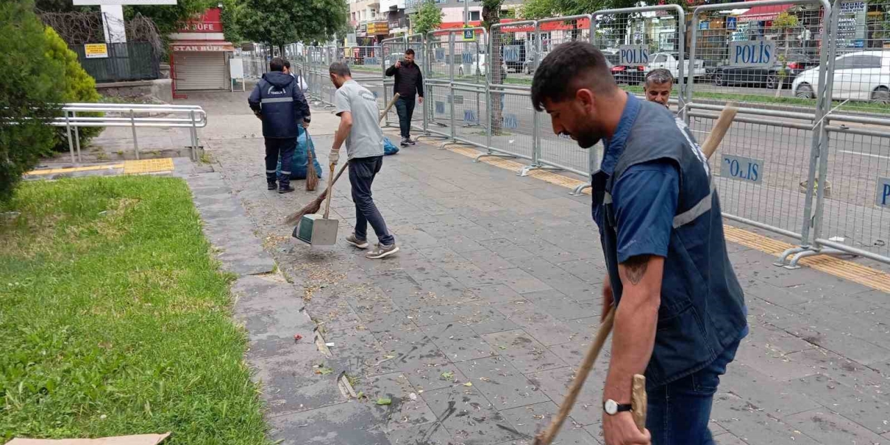 Diyarbakır’da Şiddetli Rüzgar Çatıları Uçurdu