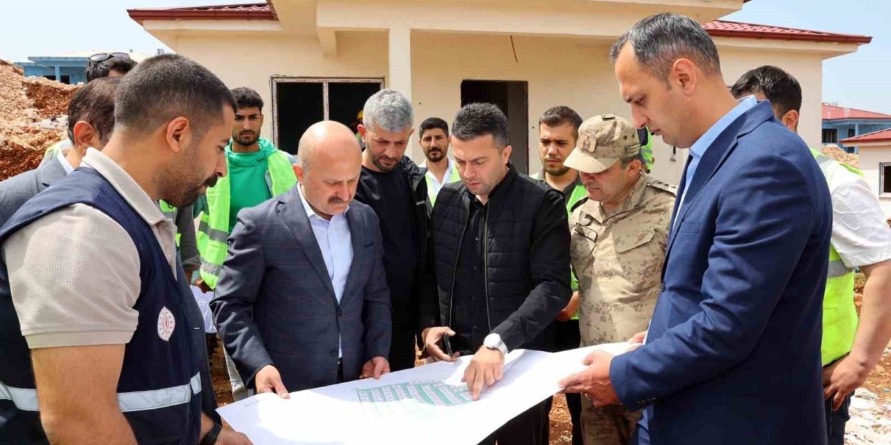 Vali Varol, Köy Evlerinde İncelemelerde Bulundu
