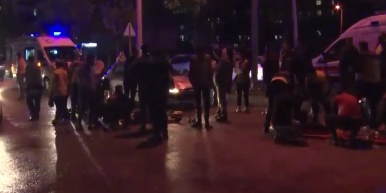 Gaziantep’te Karşıya Geçmeye Çalışan 2 Kişiye Otomobil Çarptı