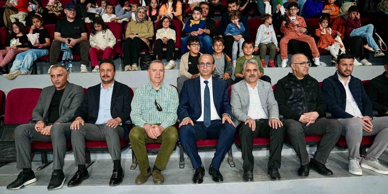 Cambaz Mithat ‘yetenek Sirkiniz’ Gösterisi Renkli Ve Heyecanlı Anlara Sahne Oldu