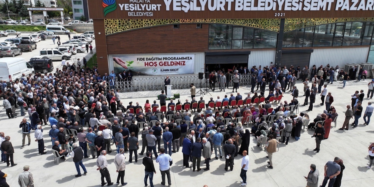 Yeşilyurt Belediyesi’nden Çiftçilere Büyük Destek: 250 Bin Sebze Fidesi Dağıtıldı