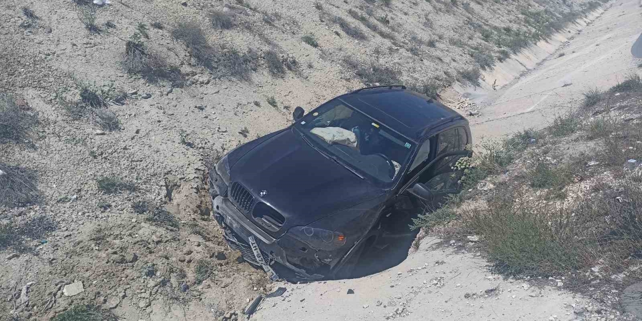Darende’de Araç Yol Kenarına Devrildi: 1 Yaralı